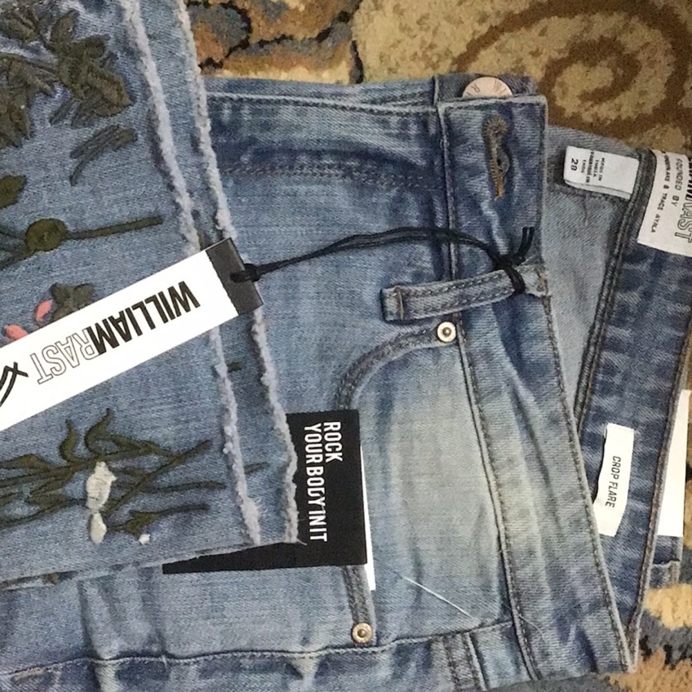 Crop Flare jeans,size 28, new - Picture 3 of 3